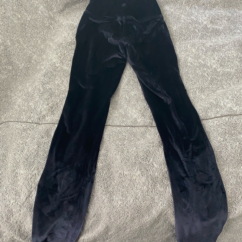 Lululemon BLACK velvet legging. NWOT. Worn 1x